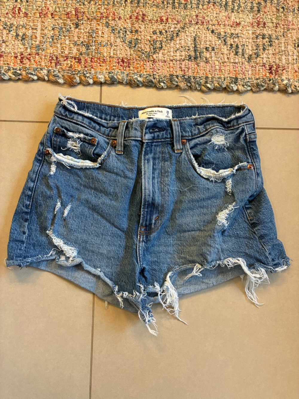 Abercrombie & Fitch Distressed High-Rise mom short curve love